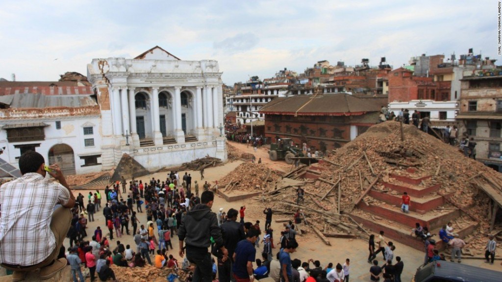 x365df_150425123050-12-nepal-quake-0425---restricted-super-169.jpg.pagespeed.ic.6UNHS2kzDE