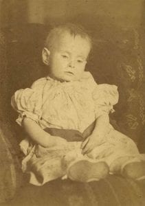 Victorian photograph of dead child 